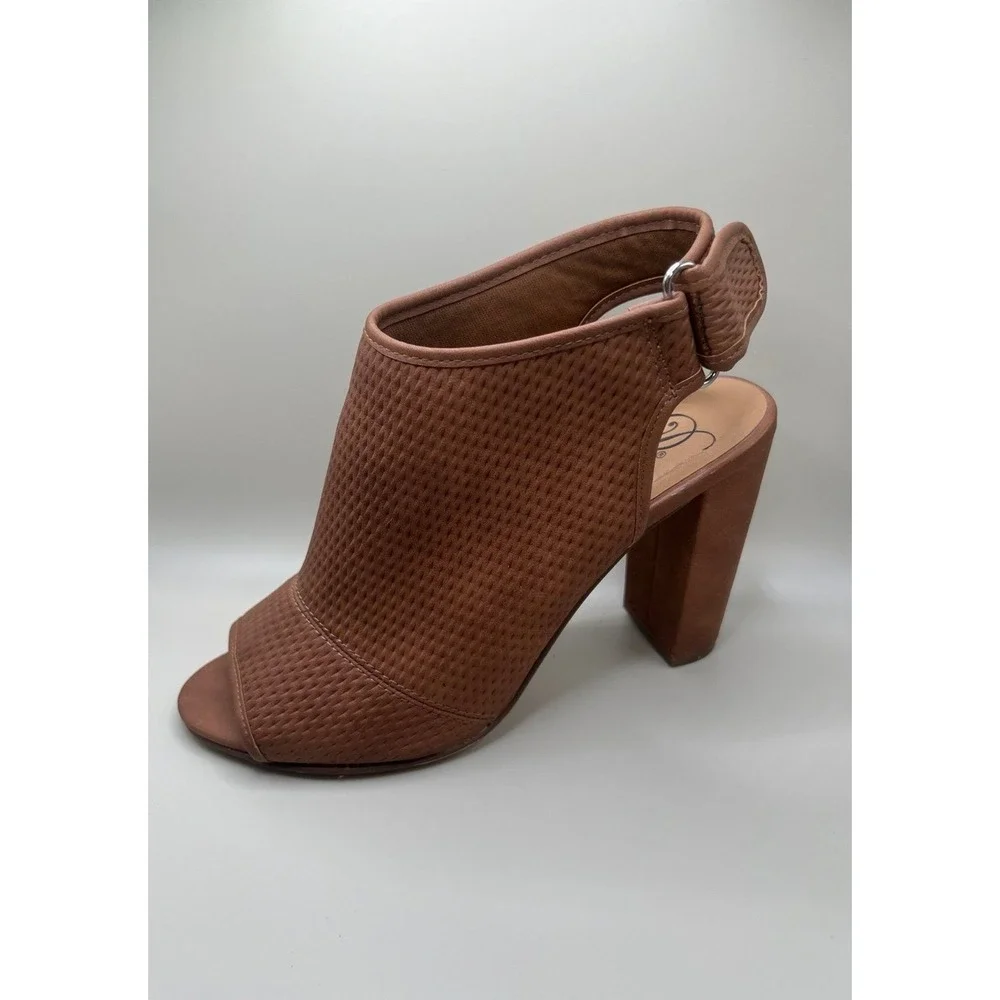 Women's‎ pumps size 7 beautiful quality and condition